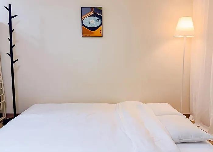 1'near Hongdae Station, 30sec On Foot